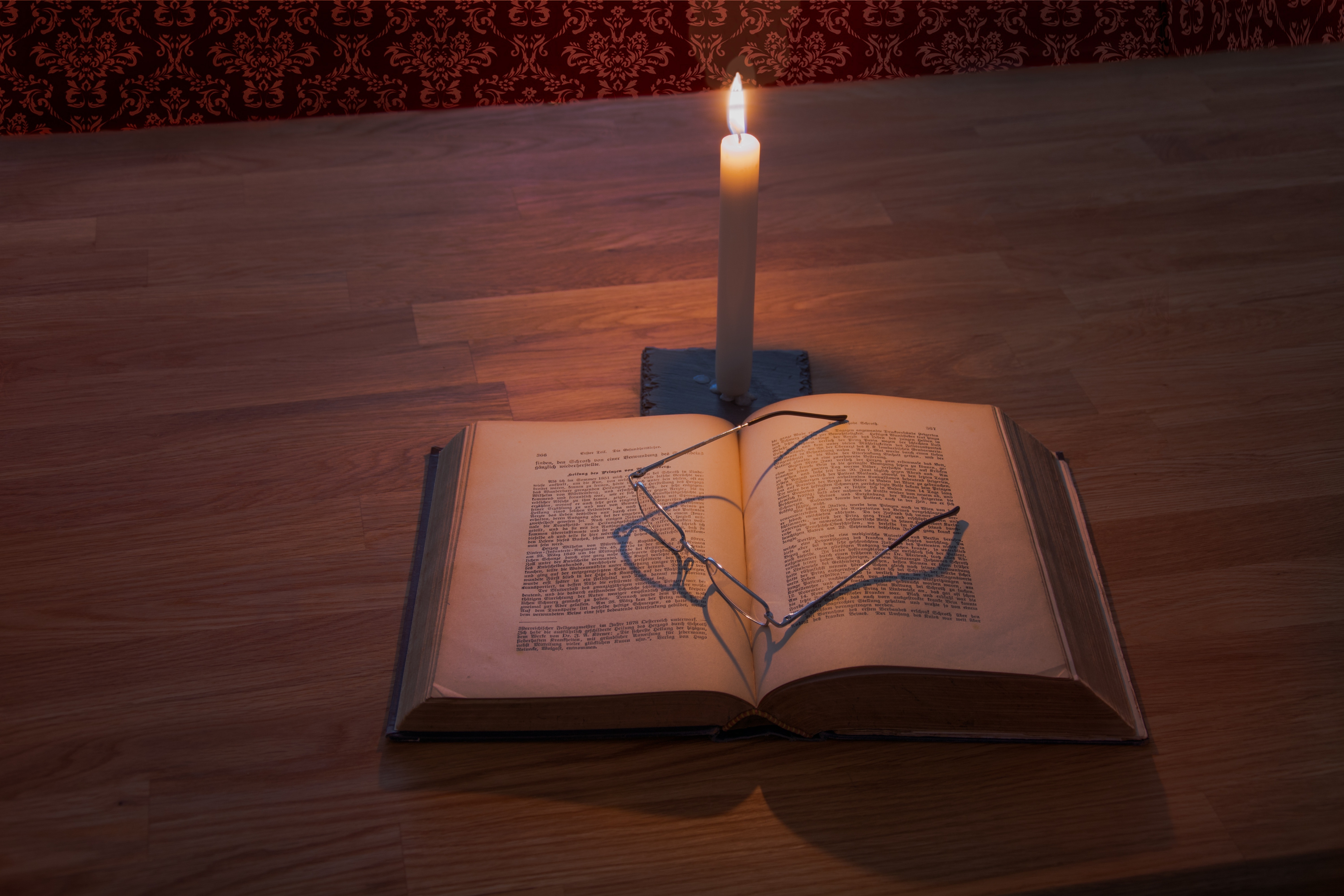 bible-book-candle-256560